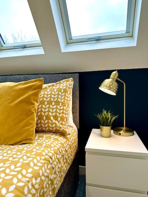 Massive New 8 Bedroom House Sleeps Up To 21 - Accepts Groups - Great Location - Free Parking - Fast Wifi - Smart Tvs - Sleeps Up To 21 People - Close To Bournemouth & Poole Town Centre & Sandbanks Exterior foto