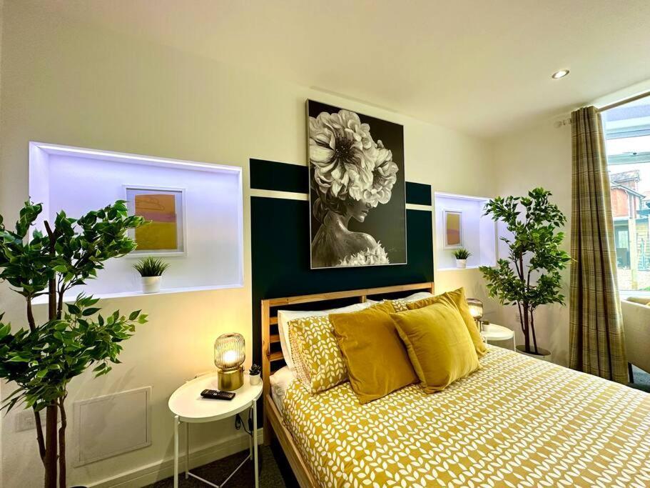 Massive New 8 Bedroom House Sleeps Up To 21 - Accepts Groups - Great Location - Free Parking - Fast Wifi - Smart Tvs - Sleeps Up To 21 People - Close To Bournemouth & Poole Town Centre & Sandbanks Exterior foto